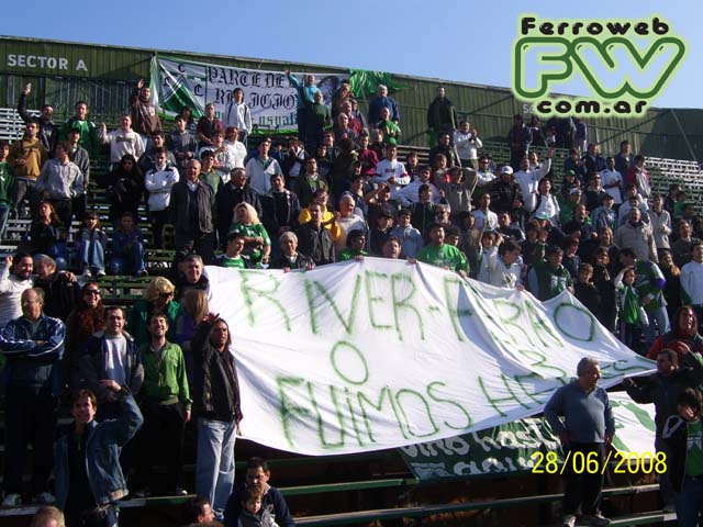 Hinchas en el estadio Hinchas en el estadio