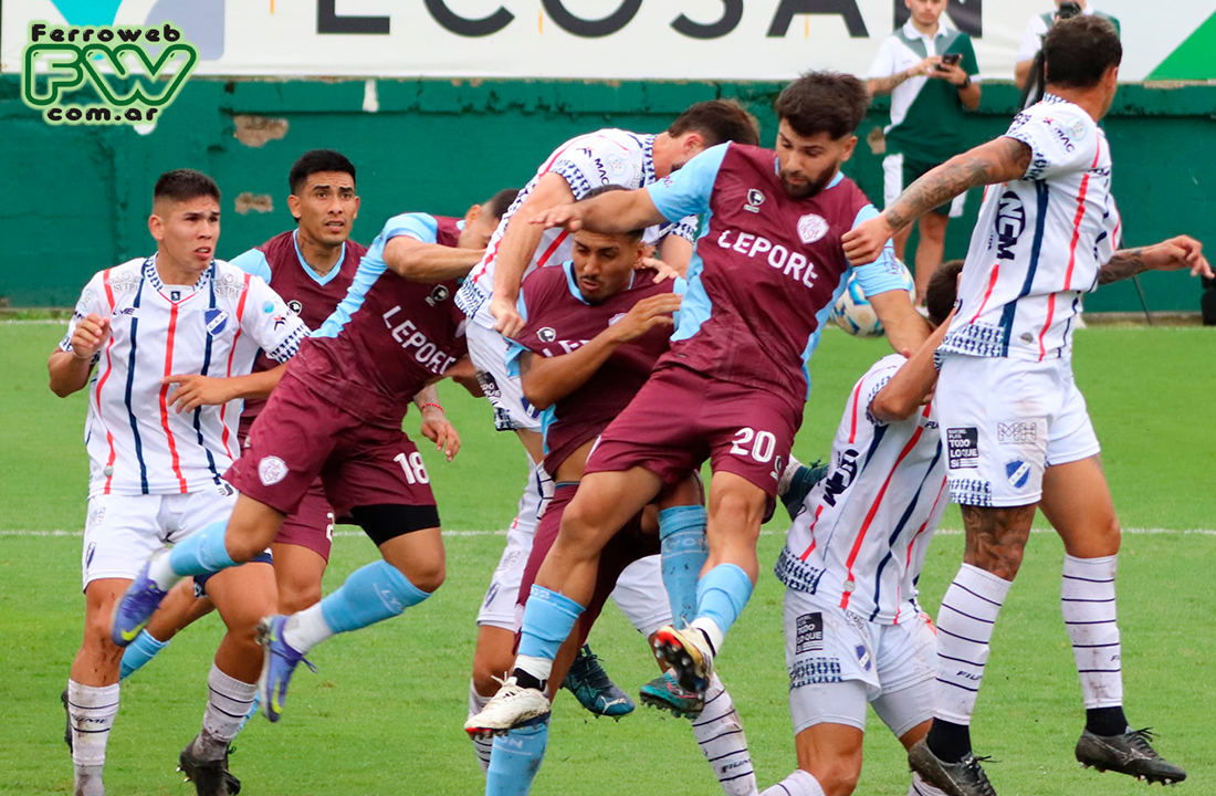 Ferro intentaba por arriba