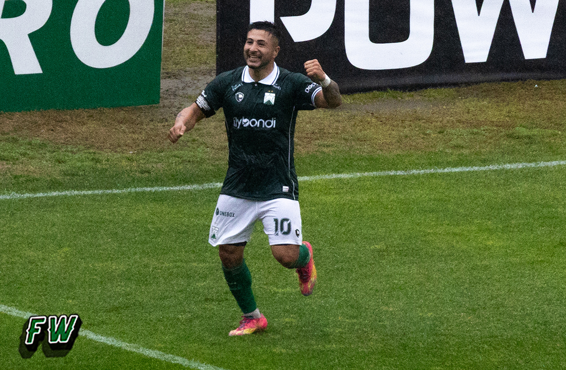 Enzo Hoyos festeja su gol
