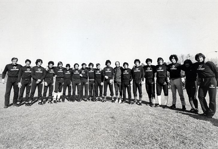 Fotos CEDOC - El plantel completo de Ferro en 1981. Fotos CEDOC - El plantel completo de Ferro en 1981.