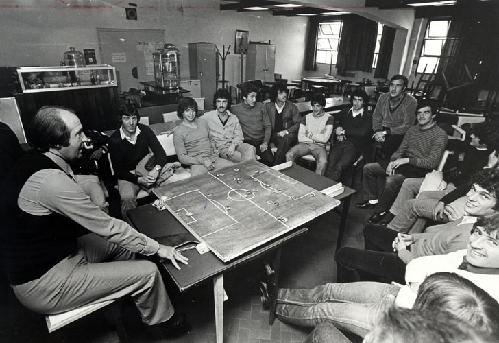 Fotos CEDOC - Carlos Griguol, DT del mejor Ferro de la historia, da una charla técnica al plantel. Fotos CEDOC - Carlos Griguol, DT del mejor Ferro de la historia, da una charla técnica al plantel.