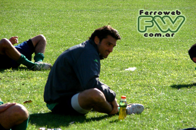 Entrenamiento Ferro - El deltantero Juan Manuel Sara Entrenamiento Ferro - El deltantero Juan Manuel Sara