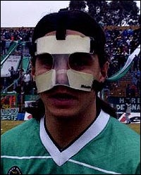El hombre de la máscara es Maxi Velázquez. Disputó las finales con fractura de malar. El hombre de la máscara es Maxi Velázquez. Disputó las finales con fractura de malar.