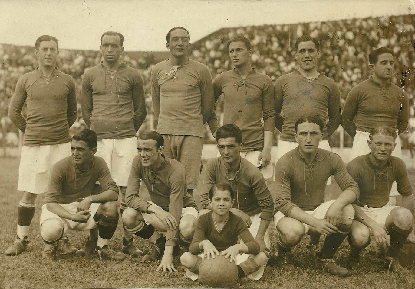 File:Club Social y Atlético Ferro Carril Oeste (Intendente Alvear