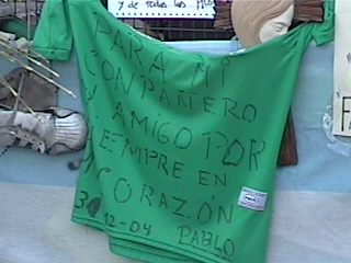 La camiseta de Ferro en el santuario que recuerda a los chicos - Foto Archivo FW